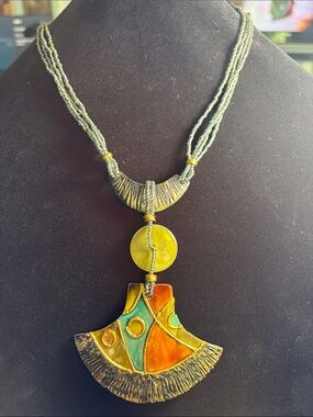 Vintage Multicolor shell? Pendant Necklace - metal accents. Beaded midnight blu.